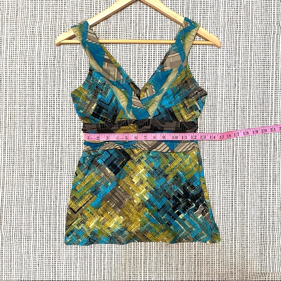 BCBG Maxazria Sleeveless top - Picture 4 of 9
